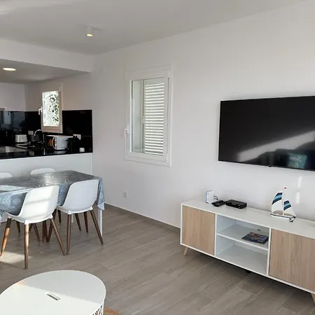 Agi Residencial Apartmán Roses